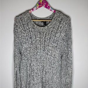 H&M Black and White Crew Neck Sweater | Size Medium